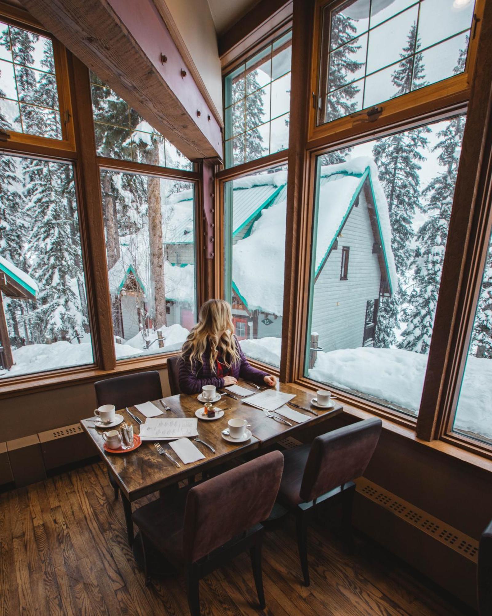 Emerald Lake Lodge Field Exterior photo