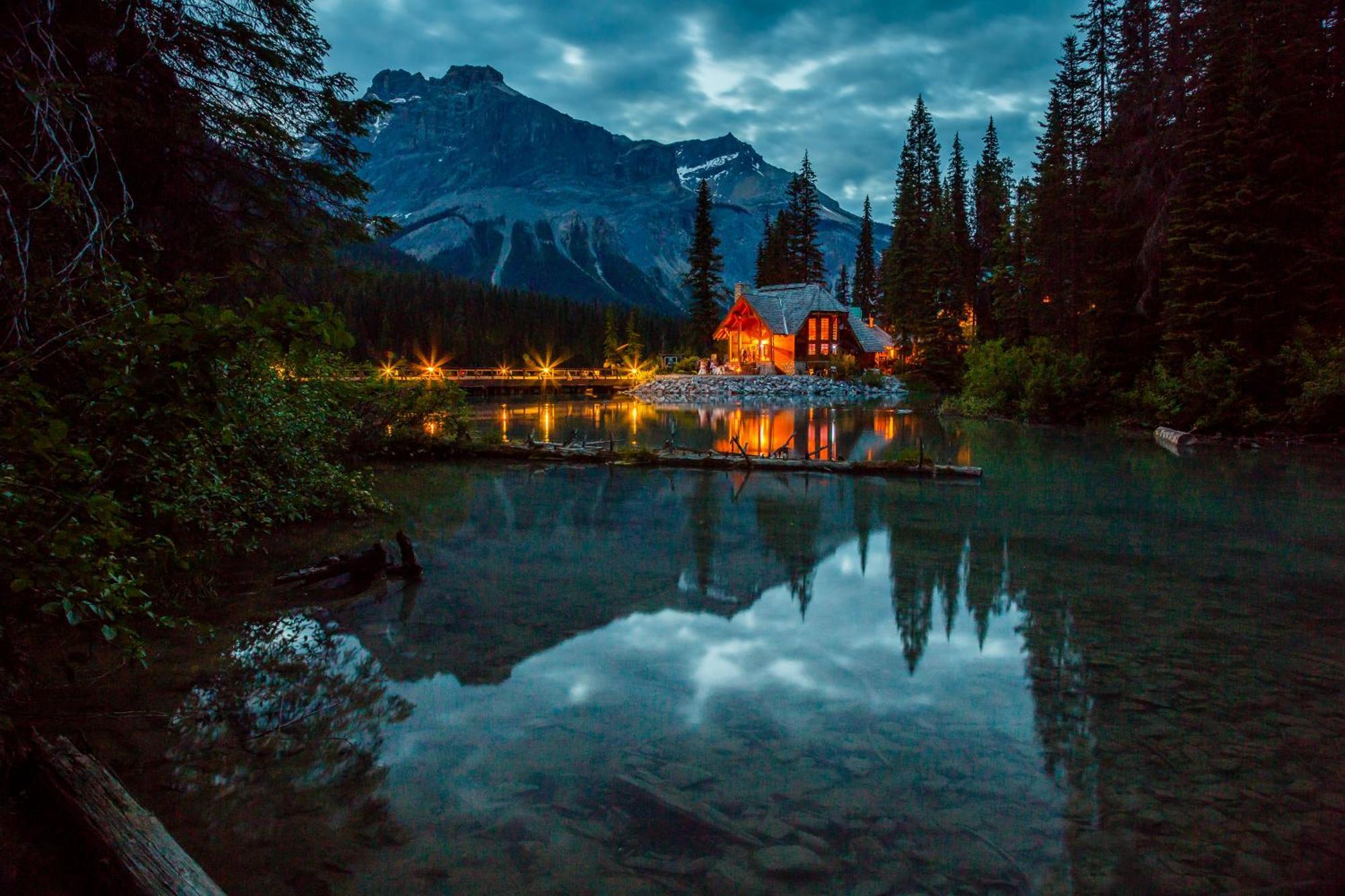 Emerald Lake Lodge Field Exterior photo