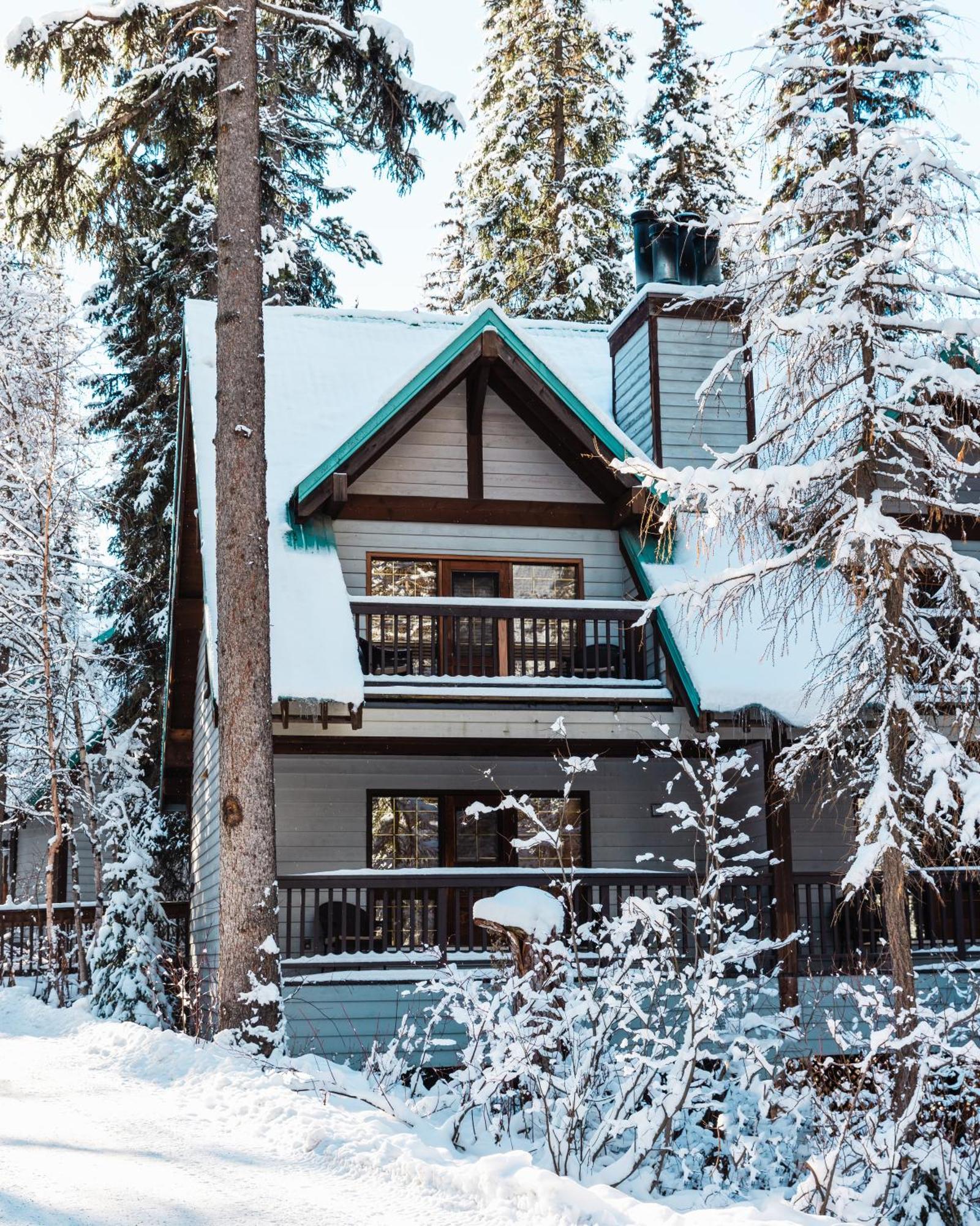 Emerald Lake Lodge Field Exterior photo